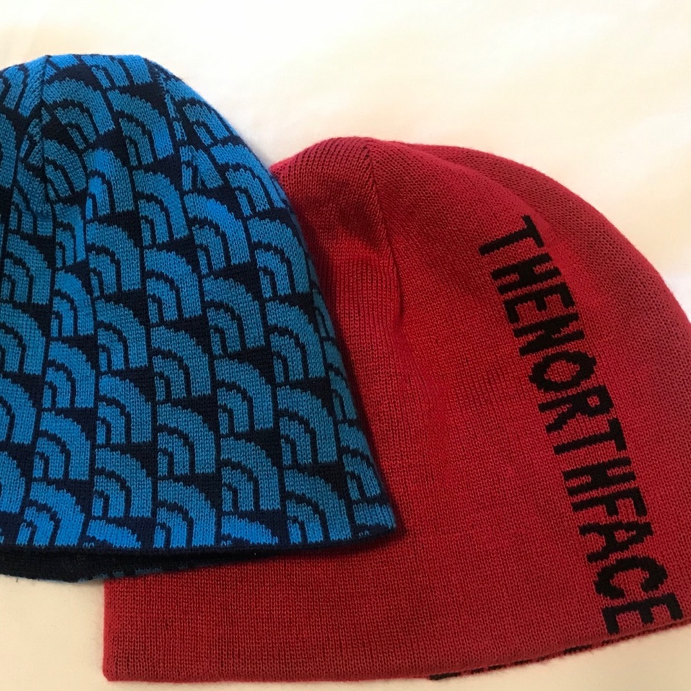 Set of 2 Men’s reversible Northface logo beanies